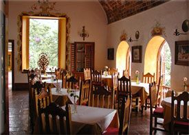 The classic dining room at the Posado de Tepozteco